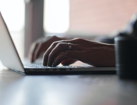 ανανέωση αδειών διαμονής